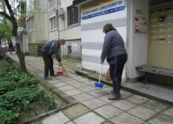 Канят варненци на пролетно почистване