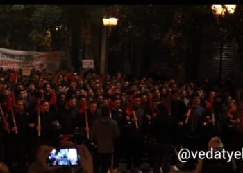 Сблъсъци между полиция и демонстранти на протестите след влаковата катастрофа в Гърция (ВИДЕО)