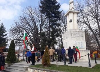 Празничен концерт ознаменува 3 март в Суворово (СНИМКИ)