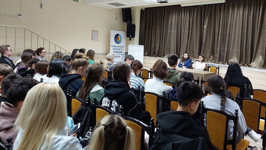 „Часове по правосъдие“ с деветокласници имаха съдии от Районен съд – Варна