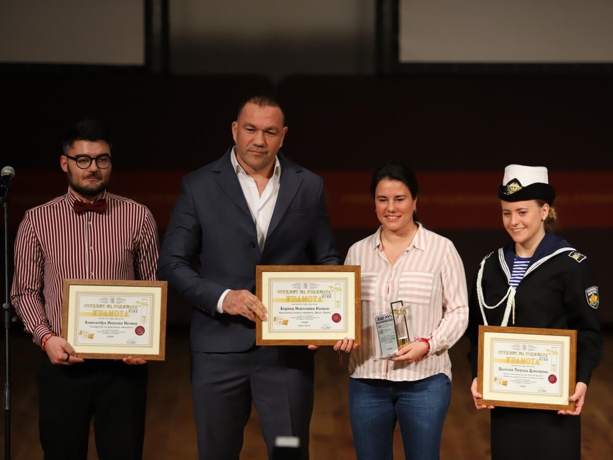 ВВМУ "Н. Й. Вапцаров" с трима победители в „Студент на годината“
