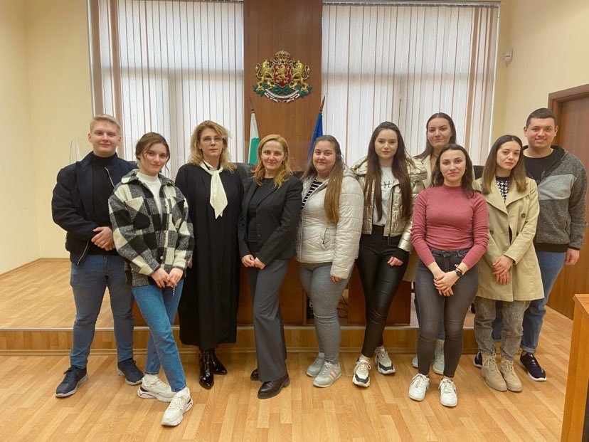 Студенти от Икономически университет – Варна посетиха Административен съд