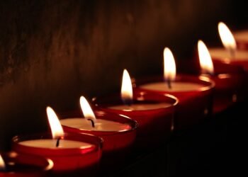 По-склонни да вярваме в Бог, отколкото да се определим като религиозни