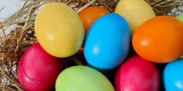 Деца от 60 училища и детски градини представят ръчно изработени изделия на Великденски базар в МОН