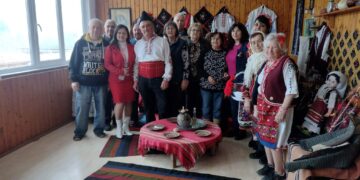 В община Ветрино посрещнаха Баба Марта (СНИМКИ)