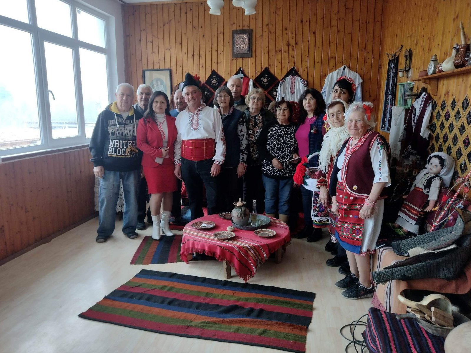 В община Ветрино посрещнаха Баба Марта (СНИМКИ)