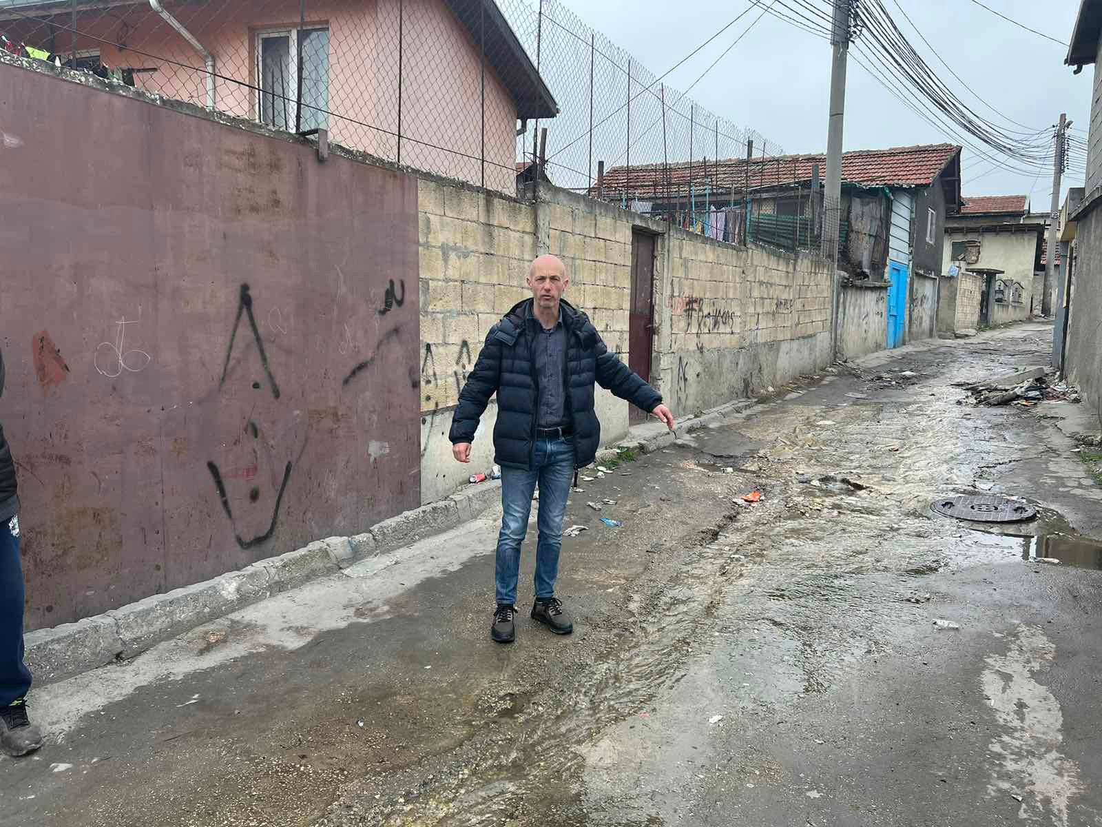 Коста Стоянов, "Възраждане": Мизерия и отпадни води на кръговото кръстовище в "Максуда" (ВИДЕО и СНИМКИ)