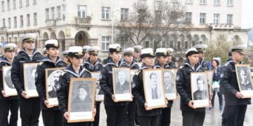 25 курсанти от Морско училище се включиха в празника на Велико Търново