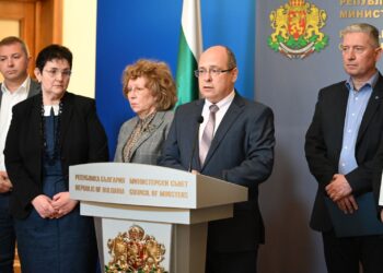 Вицепремиерът Лазаров: Доходът на над 330 000 пенсионери ще надхвърли линията на бедност през 2023 г.