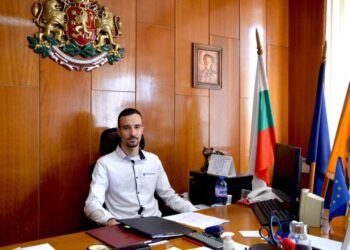 Ученици заеха ръководни позиции в Община Вълчи дол за един ден (СНИМКИ)