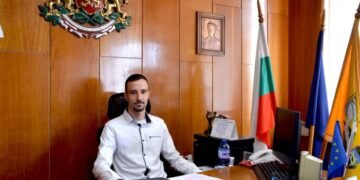 Ученици заеха ръководни позиции в Община Вълчи дол за един ден (СНИМКИ)