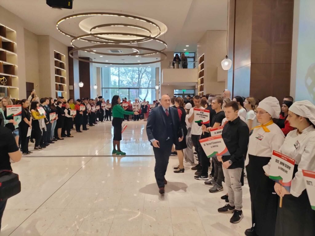 Ученици от 48 училища показват умения в най-мащабното състезание по професии в туризма