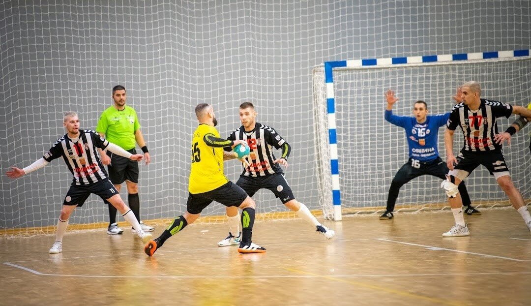 "Шумен 61" излиза в мъжка битка за титлата в хандбала 