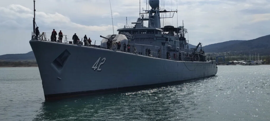 Фрегата “Верни” и базов миночистач “Прибой” приключиха учението си в ,,SEA SHIELD 2023”