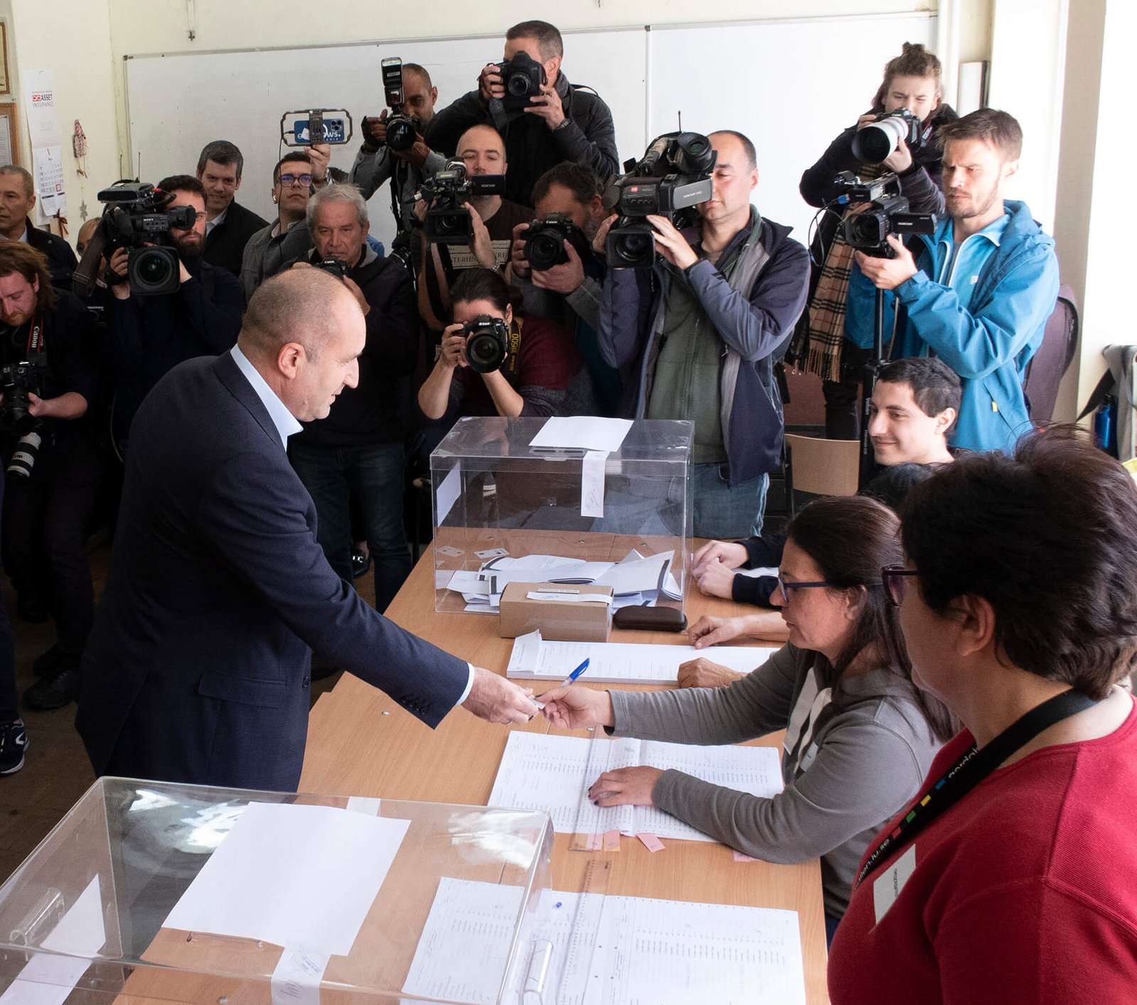 Президентът: От избирателната активност зависи легитимността на следващия парламент и правителство, от които очакваме важни решения