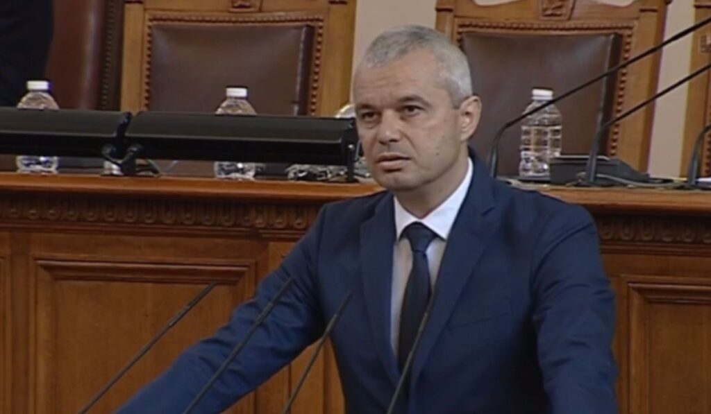 Костадин Костадинов: България гори, а ние подарихме БТР-ите си на Украйна, няма техника и хора за гасене на този ад