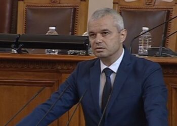 Костадин Костадинов: България гори, а ние подарихме БТР-ите си на Украйна, няма техника и хора за гасене на този ад