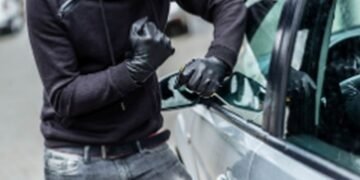 Съдът във Варна наложи "пробация" на млад мъж откраднал автомобил