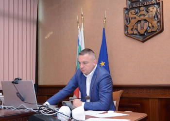 Кметът Иван Портних участва в Международна среща на върха на градовете и регионите в Киев (СНИМКИ)