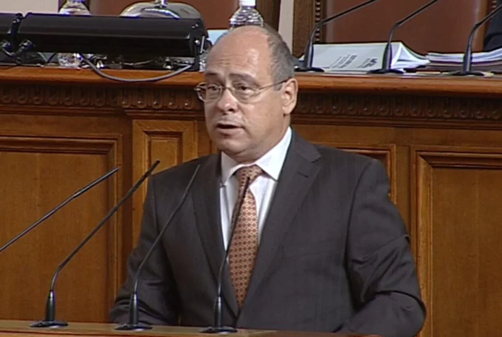 Вицепремиерът Лазаров: Служебният кабинет спазва законите и не е използвал Сребърния фонд за финансиране публични разходи