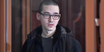 Извършителят на масово убийство в руско училище бе осъден на доживотен затвор