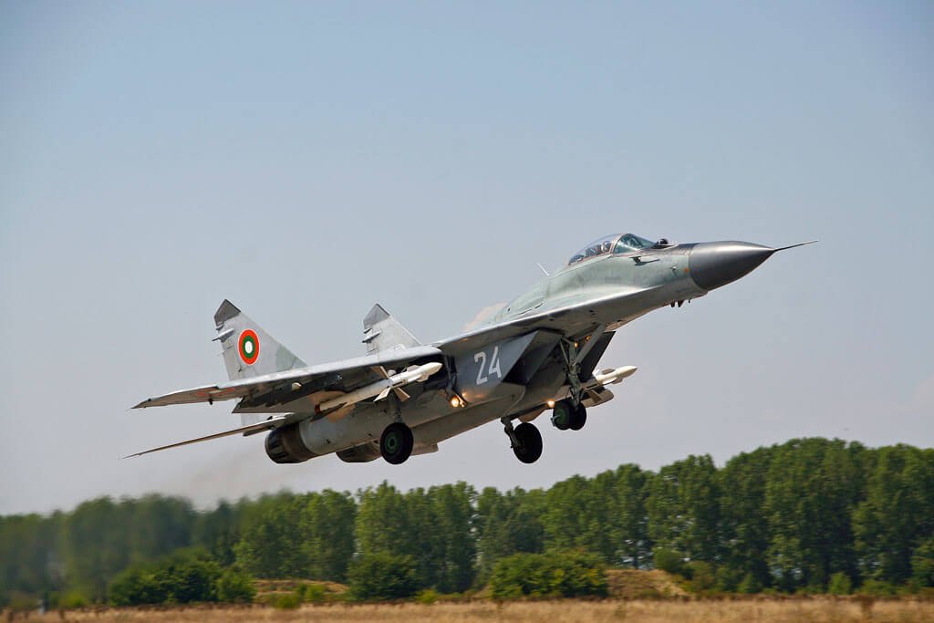 Полша предаде първите изтребители МиГ-29 на Украйна