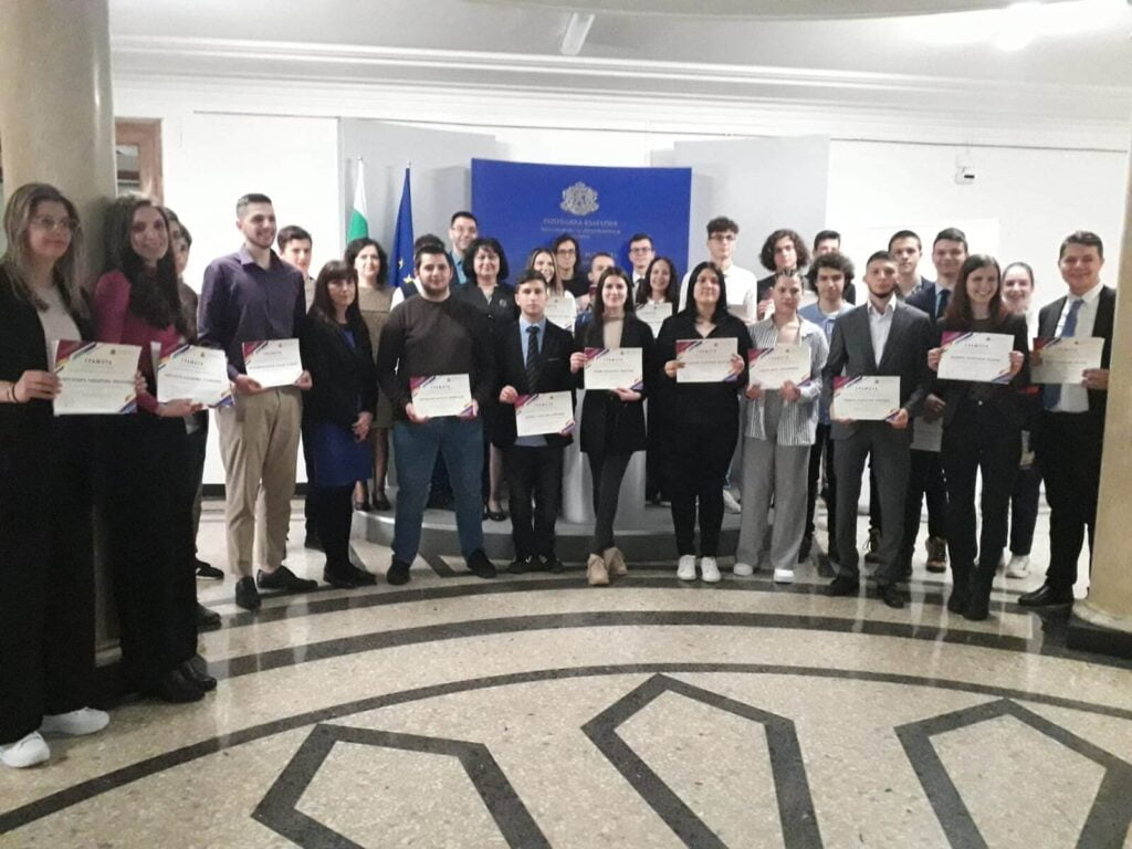 Деян Хаджи-Манич от МГ„Д-р Петър Берон“ с награда от конкурса "Млади таланти"