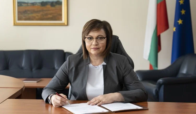 Нинова към членовете на БСП: Не давайте партията на търговците!