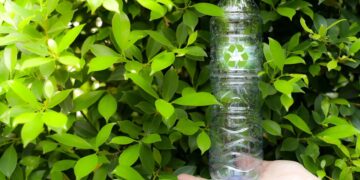 Безалкохолната индустрия в България стартира поетапно въвеждане на прикрепени към бутилките капачки