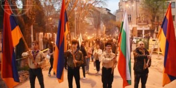 С факелно шествие във Варна отбелязаха 108 години от арменския Геноцид