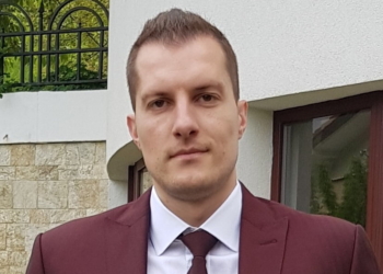 Лекарят, оперирал мозъка на дете през крака, е финалист за Балканските Оскари