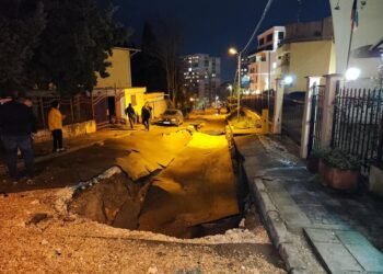 Първи политически реакции след ВиК аварията във Варна и исканата оставка на главния архитект