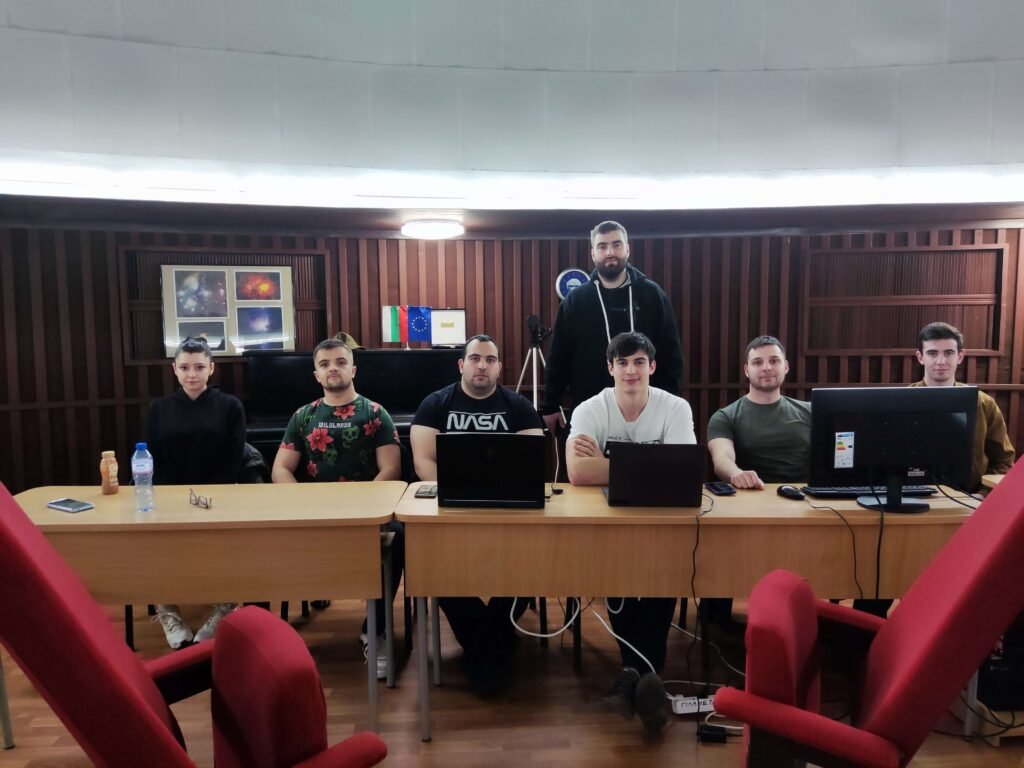 Студенти от ВВМУ разработват компютърни симулации на Лунна база