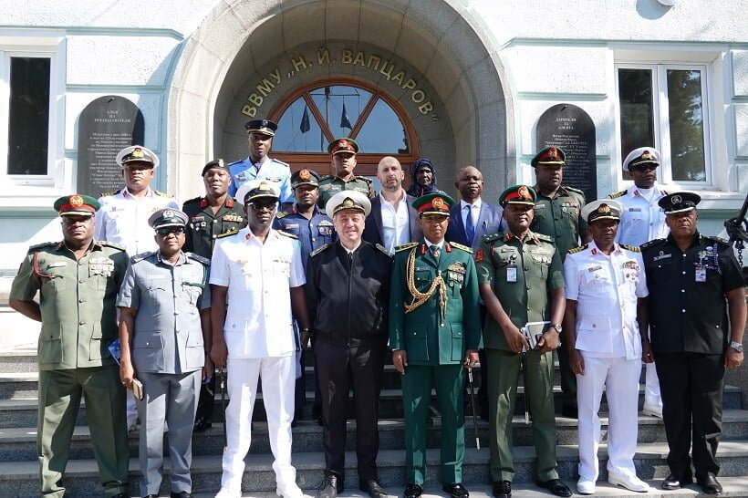 Нигерийски генерали посетиха ВВМУ "Н. Й. Вапцаров" във Варна