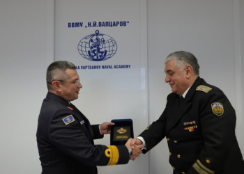 Командирът на албанския военен флот гостува на Морско училищеКомандирът на албанския военен флот гостува на Морско училище
