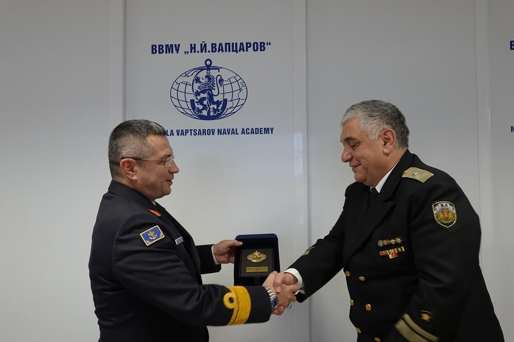 Командирът на албанския военен флот гостува на Морско училищеКомандирът на албанския военен флот гостува на Морско училище