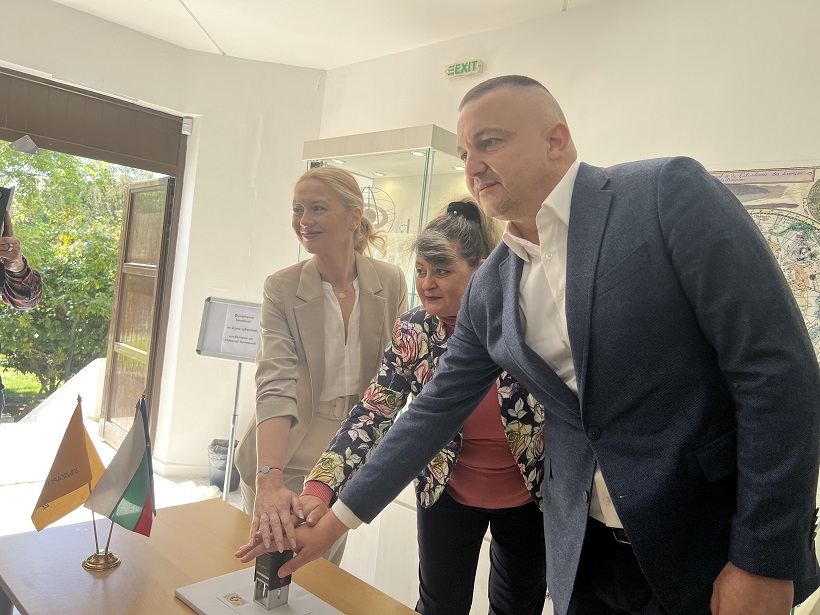 В варненската обсерватория валидираха пощенска марка, по повод 550-годишнината от рождението на Никола Коперник (ВИДЕО и СНИМКИ)