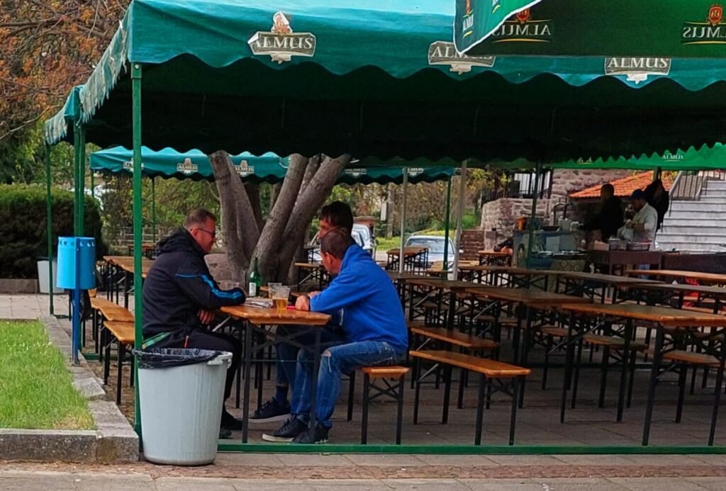 Какви рискове дебнат потребителите при покупка на храни и напитки при събития на открито?