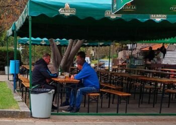 Какви рискове дебнат потребителите при покупка на храни и напитки при събития на открито?