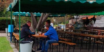 Какви рискове дебнат потребителите при покупка на храни и напитки при събития на открито?