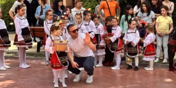 Навръх Гергьовден откриха новата паркова зона в сърцето на село Езерово