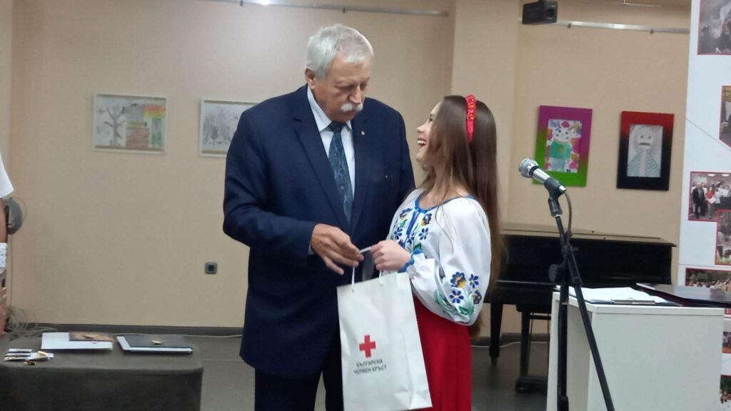 Илия Раев, БЧК - Варна: Нашата мисия е да учим децата да правят и да вярват в доброто! (СНИМКИ и ВИДЕО)