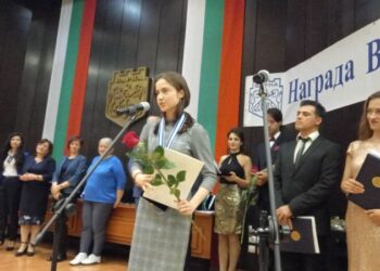 Вижте кои са носителите на награда „Варна“ в системата на предучилищното и училищното образование! (СНИМКИ И ВИДЕО)