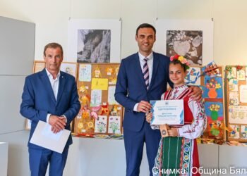 Наградиха изявени деца имладежи по програмите “Децата на Бяла” и “Успешни студенти”
