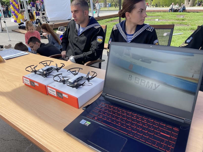 Курсанти и дронове на образователното изложение „Оранжево морето“