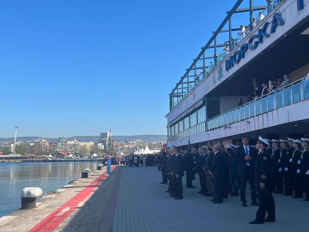 Министърът на отбраната Димитър Стоянов: Практическият опит от плаването на кораб „Св. Св. Кирил и Методий“ е много ценен за Българската армия