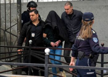 От подигравки за заекване до двойки по история: Версиите за стрелбата в училище в Сърбия