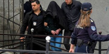 От подигравки за заекване до двойки по история: Версиите за стрелбата в училище в Сърбия