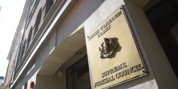 Иван Гешев беше отстранен от Пленума на Висшия съдебен съвет с мнозинство от 16 на 4 гласа заради репликата "политически боклук", произнесена на пресконференцията, когато той скъса своята оставка.