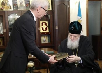 Патриарх Неофит благослови новия премиер (СНИМКИ)